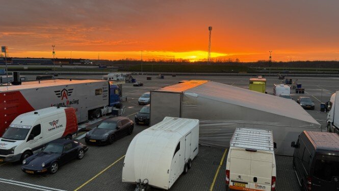 In de vooravond als het warme zonnetje ondergaat op de Paddock